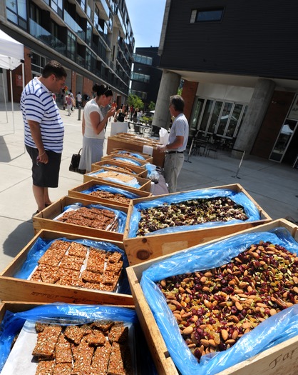 Farmers' Market, Piazza at Schmidts