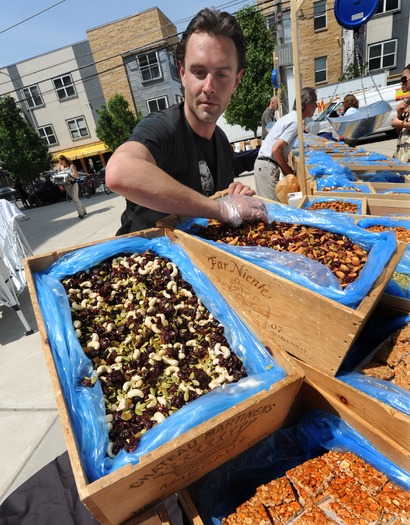 Farmers' Market, Piazza at Schmidts