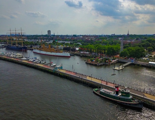 Spruce Street Harbor Park