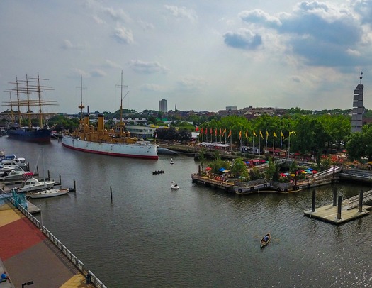 Spruce Street Harbor Park