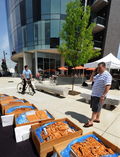 Farmers' Market, Piazza at Schmidts