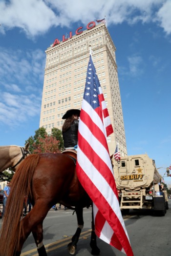 Veterans-Day-Parade-11-10-17-142
