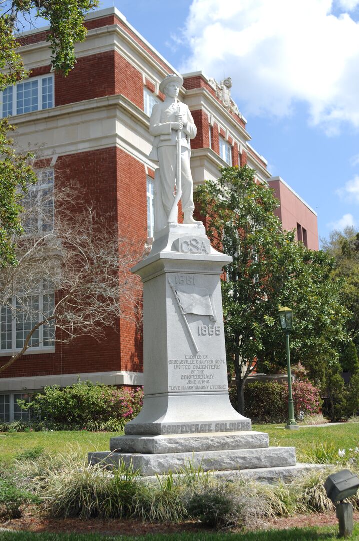 Confederate soldier statue (2)