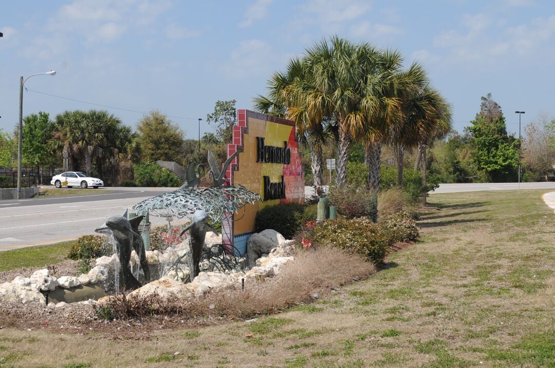 Hernando Beach Dolphin entrance (2)