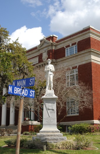 Confederate soldier statue (1)