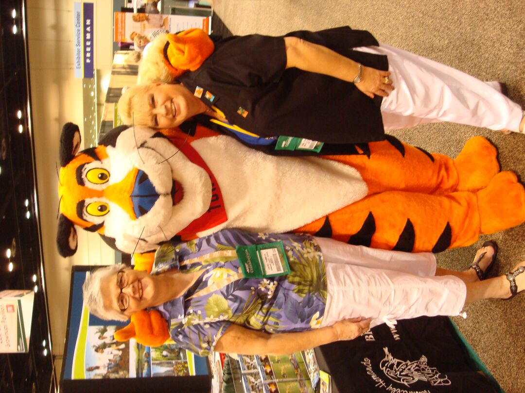 Laurel, Tony the Tiger, Carole - AARP Conv. 10-1-10