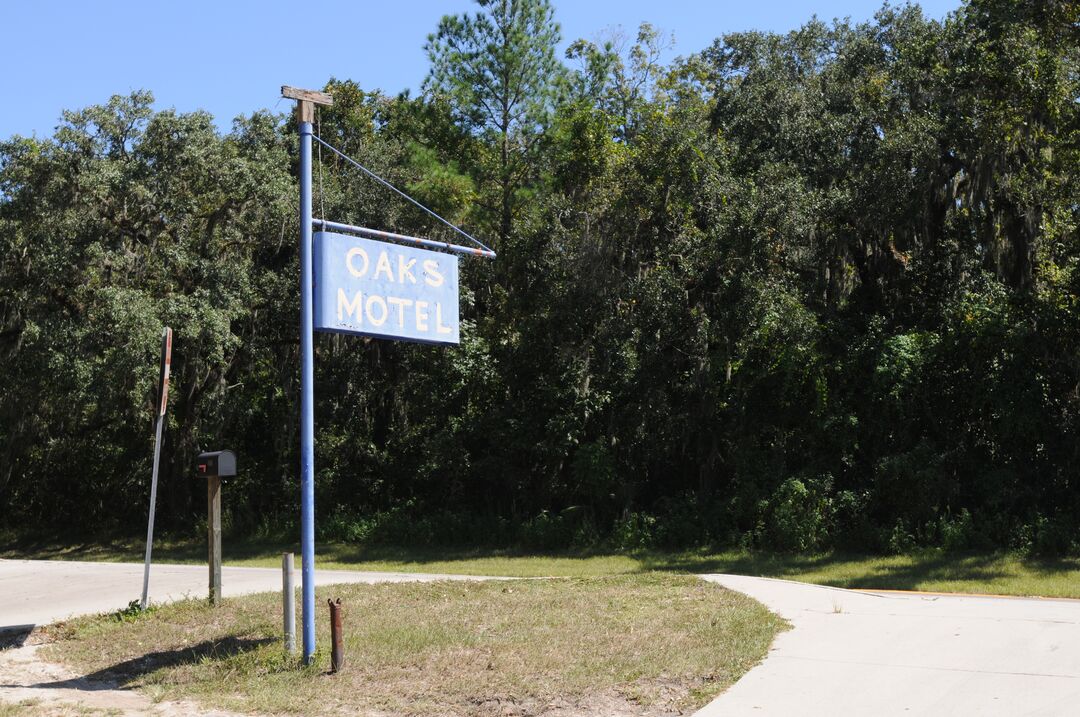 Oaks Motel