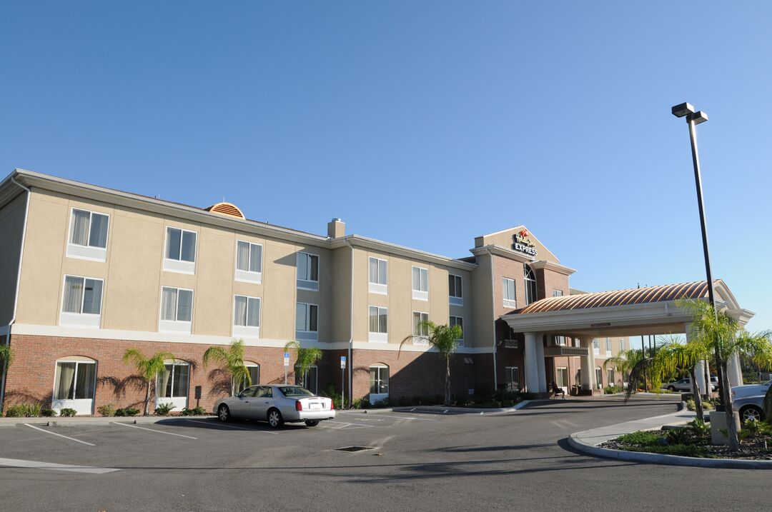 Holiday Inn Express Commercial Way (9)