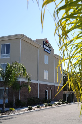 Holiday Inn Express Commercial Way (2)