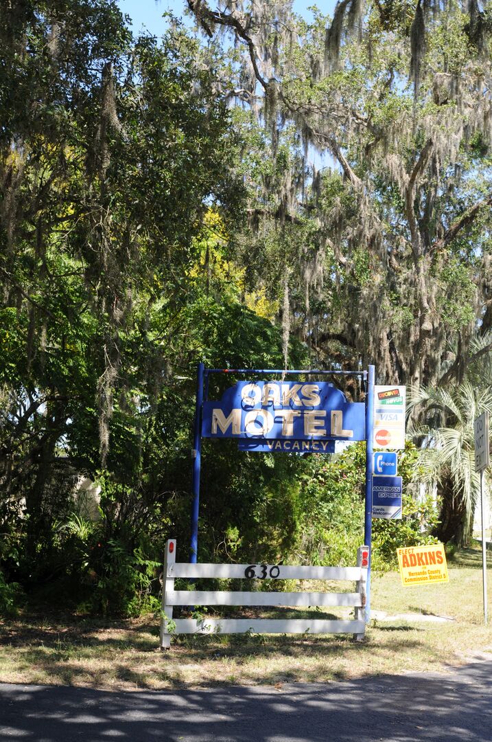 Oaks Motel (1)