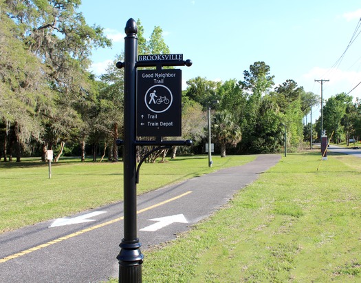 Good Neighbor Trail Sign Arrows