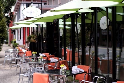mozelles - side patio