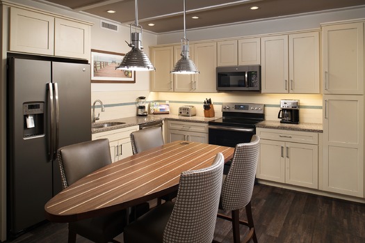 Waterline---Guest-Rooms---135---Kitchen