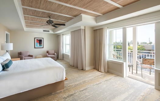 Waterline---Guest-Rooms---135---King-One