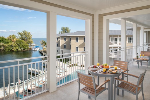 Waterline---Guest-Rooms---KQLuxW---138---Balcony-Styled