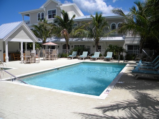 Mainsail Beach Inn