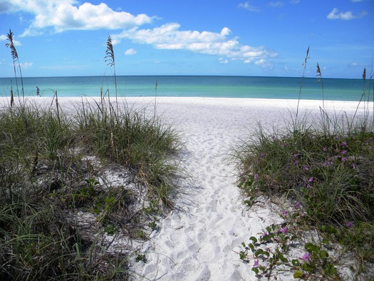 Mainsail Beach Inn Beach