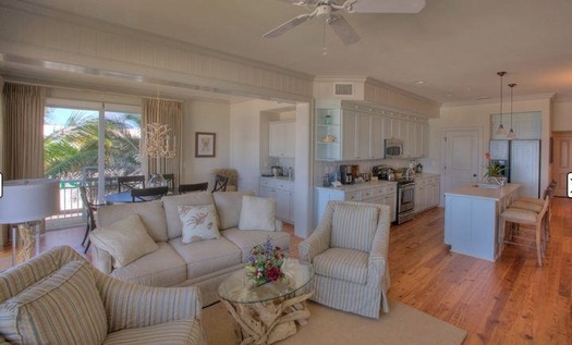Mainsail Beach Inn