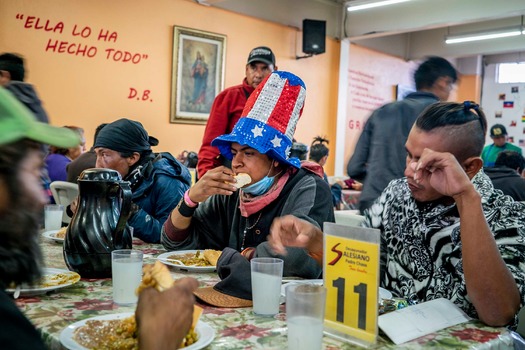 Civil society and religious groups support migrant caravan of Central Americans