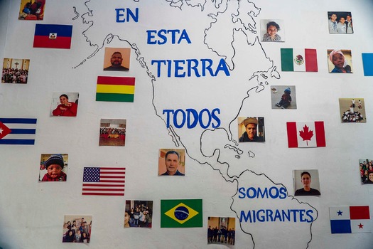 Civil society and religious groups support migrant caravan of Central Americans