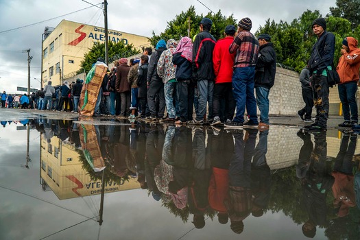 Civil society and religious groups support migrant caravan of Central Americans