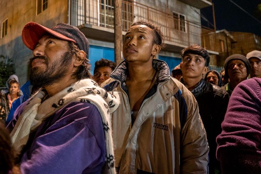 Civil society and religious groups support migrant caravan of Central Americans