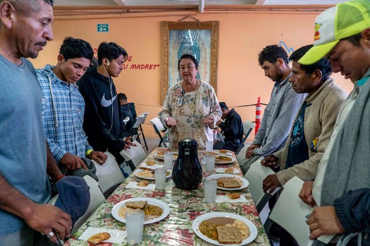 Civil society and religious groups support migrant caravan of Central Americans
