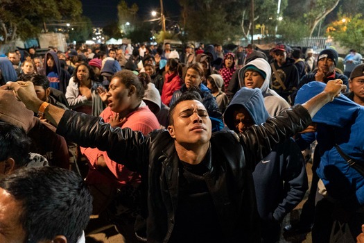 Civil society and religious groups support migrant caravan of Central Americans