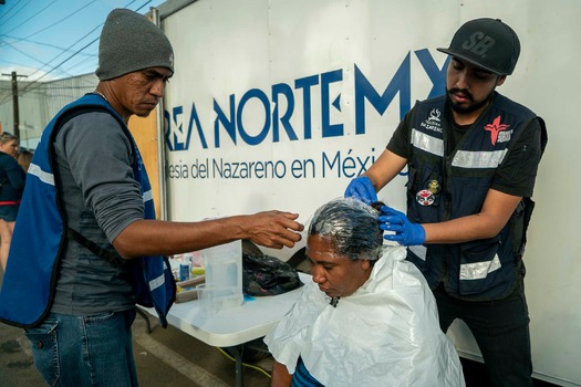 Civil society and religious groups support migrant caravan of Central Americans