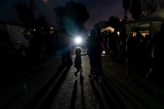 Civil society and religious groups support migrant caravan of Central Americans
