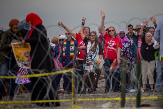 Religious protest at the United States border with Mexico_ Jair Cabrera13