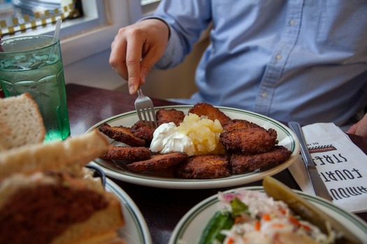 Famous 4th Street Delicatessen