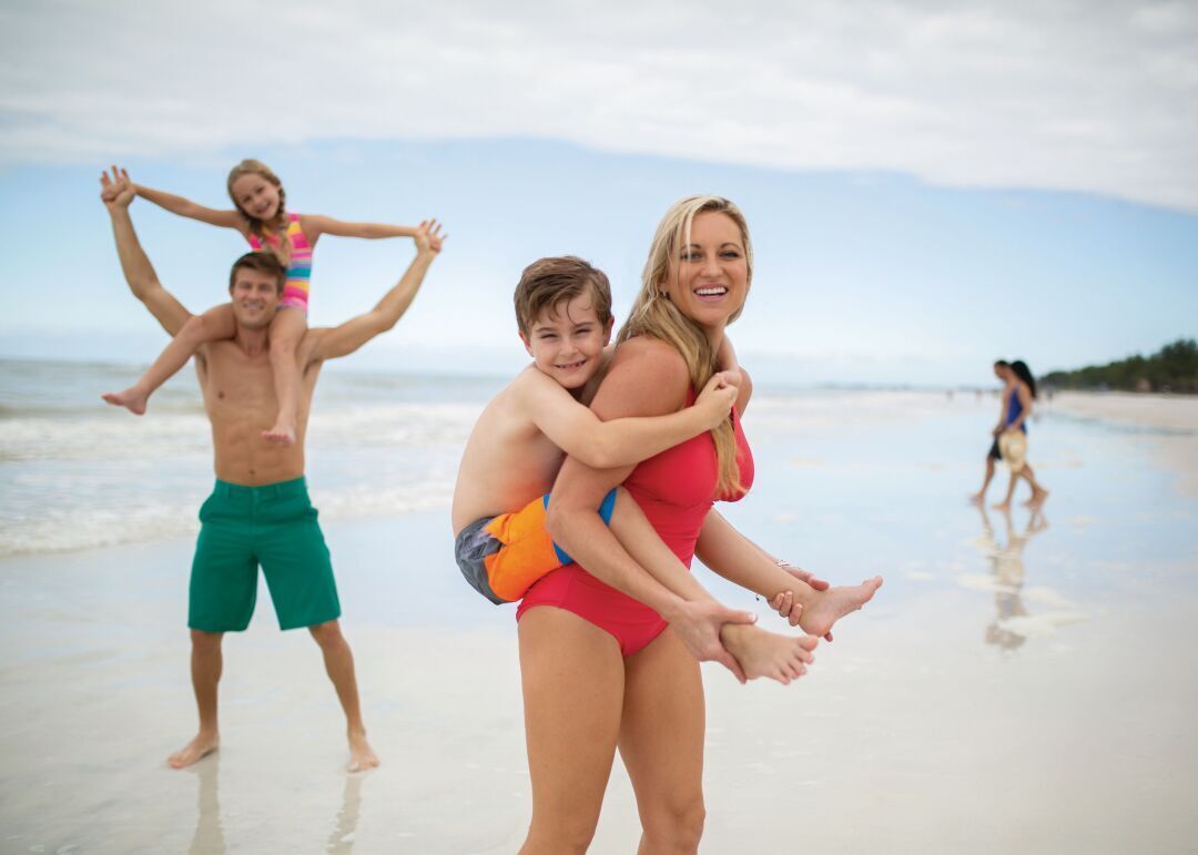 Beach Family - Shoulders