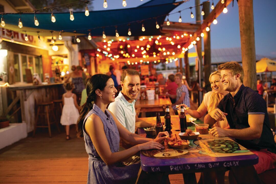 Starfish Co Dining Couples