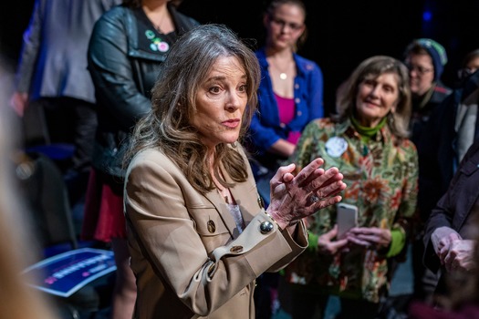 Marianne Williamson campaigns in Fairfield, Iowa