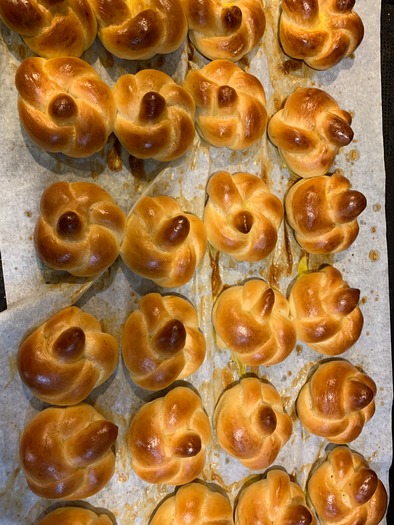 Lipkin's Bakery, Challah Rolls