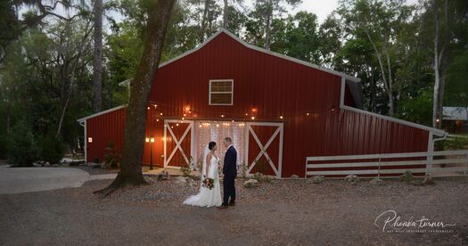 web-FRONT OF THE SHABBY CHIC BARN