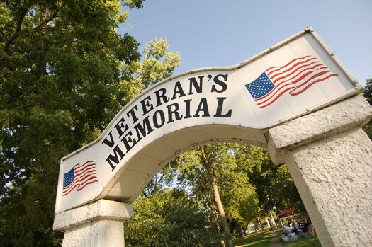 VeteransMemorial_Cozad_03