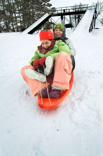 SleddingPioneersPark_2.08_043