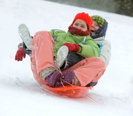 SleddingPioneersPark_2.08_005