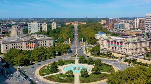 Ben Franklin Parkway facing PMA