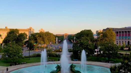 Ben Franklin Parkway facing PMA