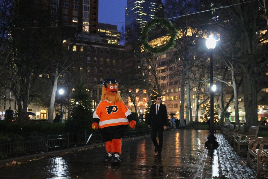 Mascot Holiday_Gritty