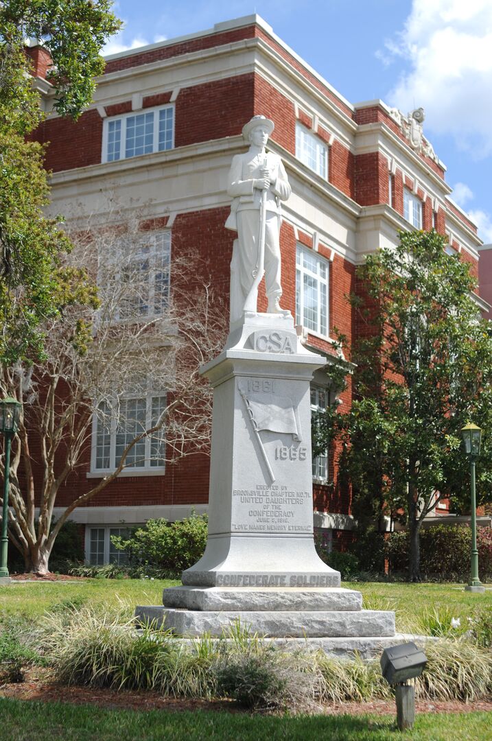 Confederate soldier statue