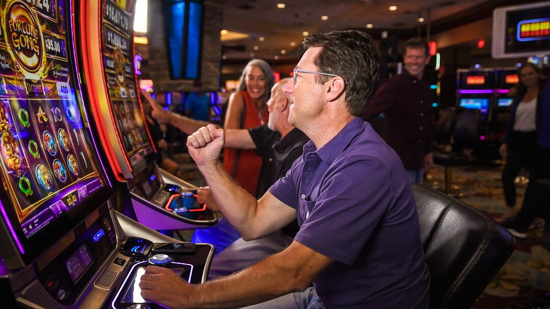 casino slots.Still015
