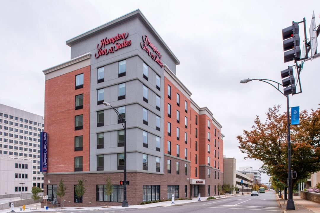 HamptonInnSuitesWSDowntown_ExteriorDay1