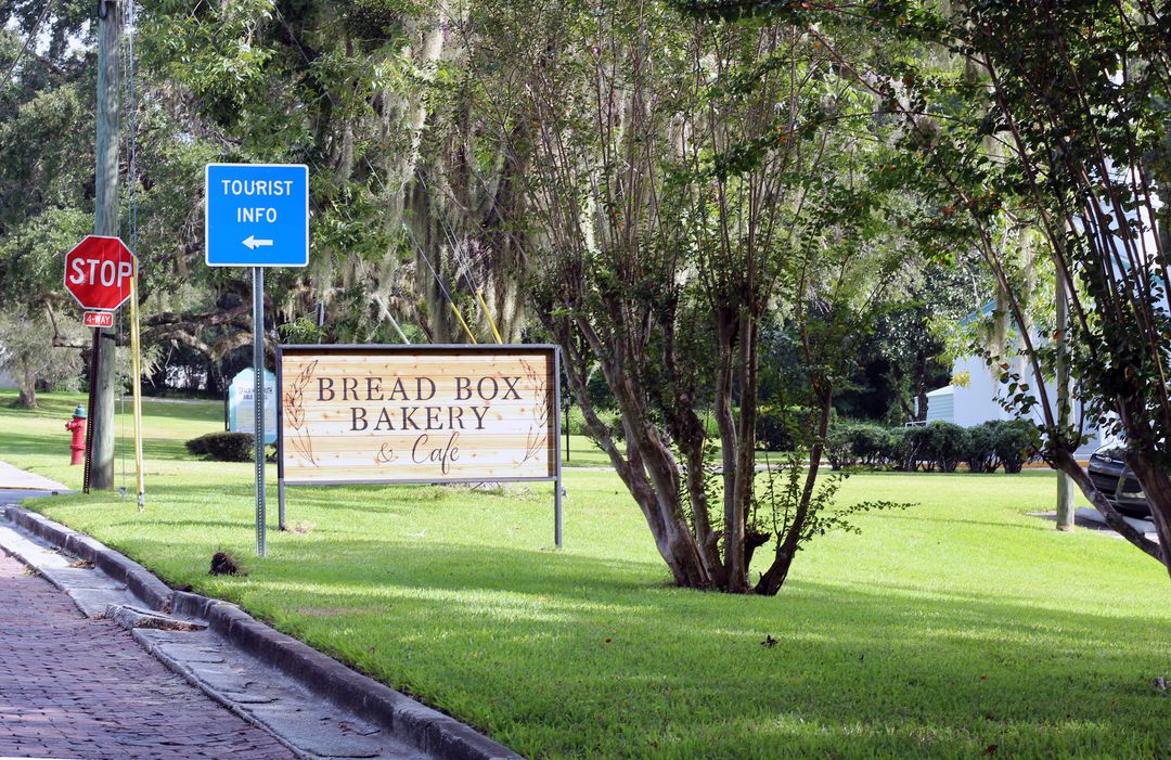 Tourist Info Sign - Bell Ave, Brooksville