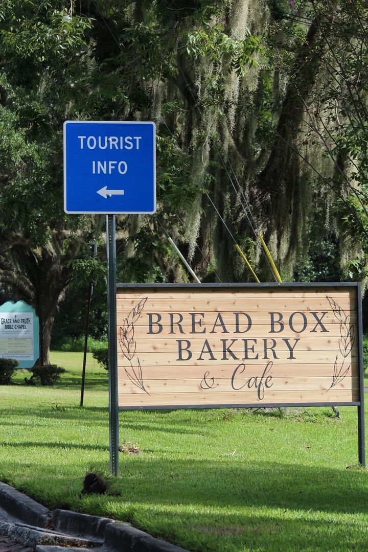 Tourist Info Sign Vertical - Brooksville