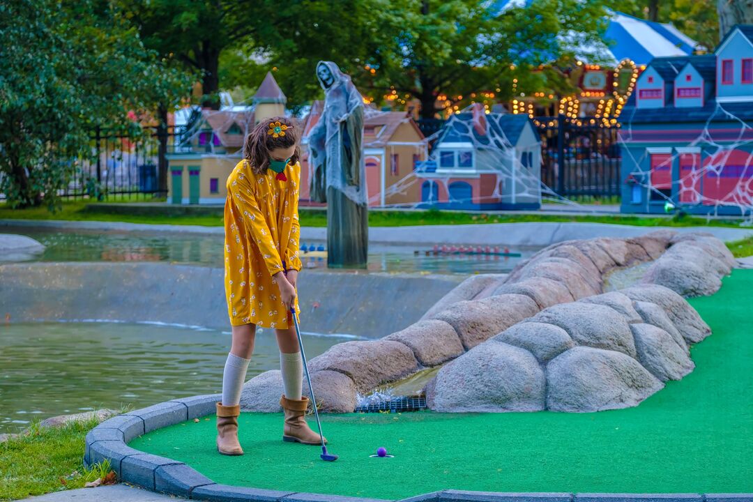 Franklin Square Spooky Mini Golf