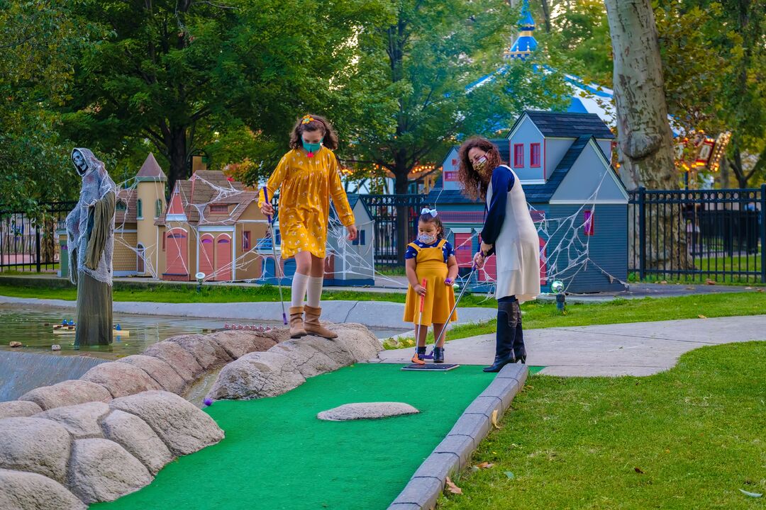 Franklin Square Spooky Mini Golf